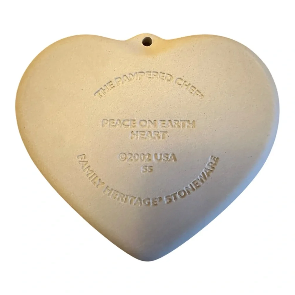 Pampered Chef “Peace on Earth” Heart Mold – Family Heritage Stoneware (2002)